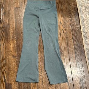 Old navy active flare pants
Size XL girls
